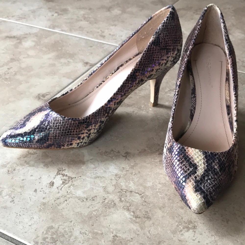 BCBGeneration Iridescent Snakeskin Patterned Heels Size 9